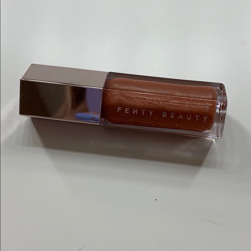 Fenty Beauty Glossbomb in That Glow